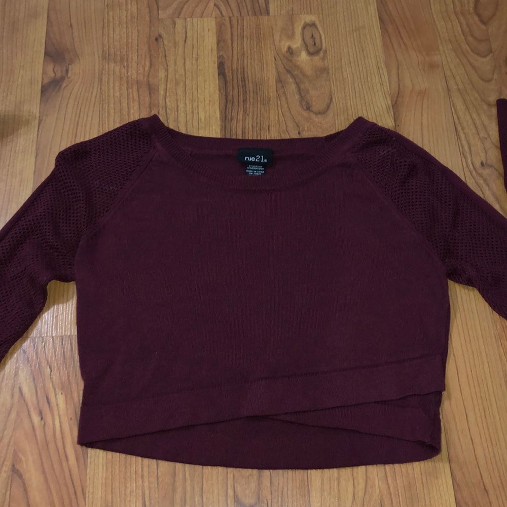 Long sleeve maroon crop top